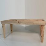Mesa com pés